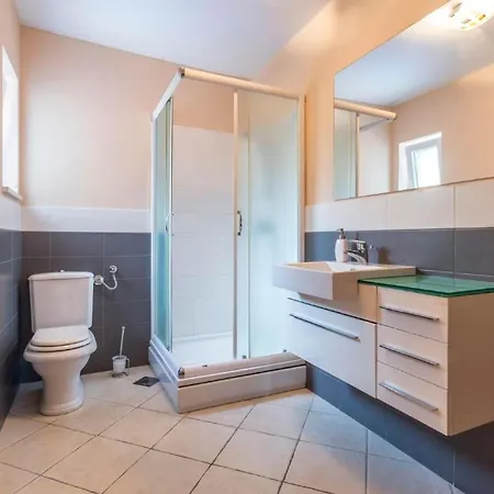 Charmantes In Medici Mit Privatem Pool By Interhome