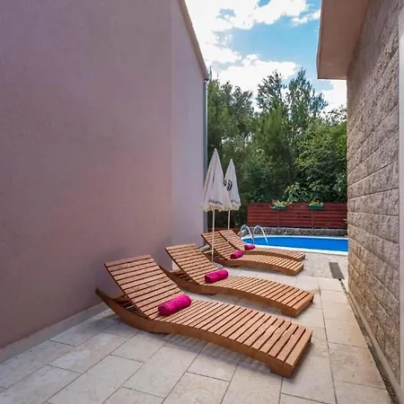 Vikendica Charmantes In Medici Mit Privatem Pool By Interhome Mimice