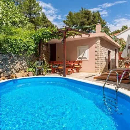 Charmantes In Medici Mit Privatem Pool By Interhome Vikendica *