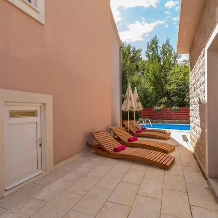 Charmantes In Medici Mit Privatem Pool By Interhome Vikendica *