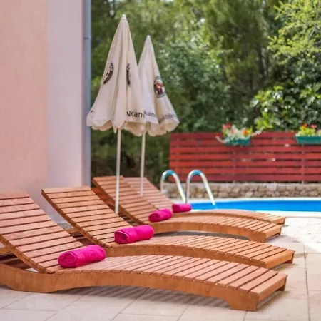 Vikendica Charmantes In Medici Mit Privatem Pool By Interhome
