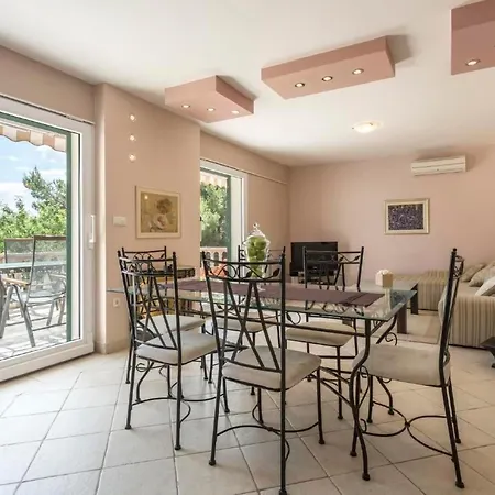 Vikendica Charmantes In Medici Mit Privatem Pool By Interhome *